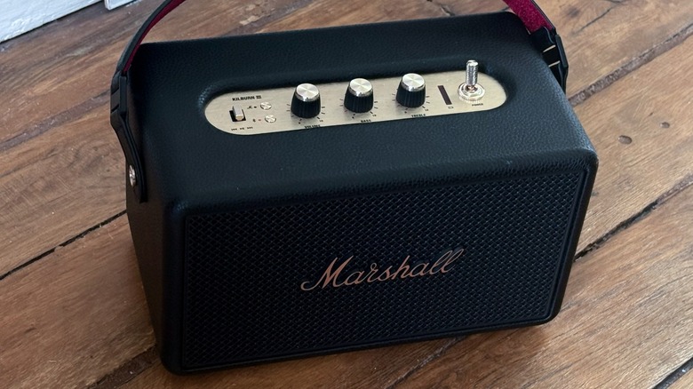 The front of the Marshall Kilburn 3 speaker in black.