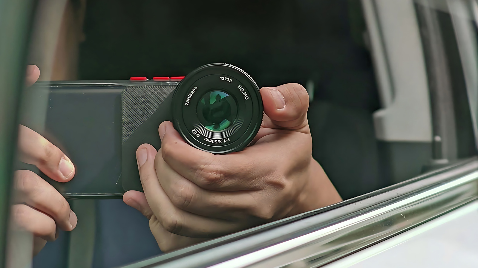 7 Genius Clip-On Phone Accessories to Buy in 2026