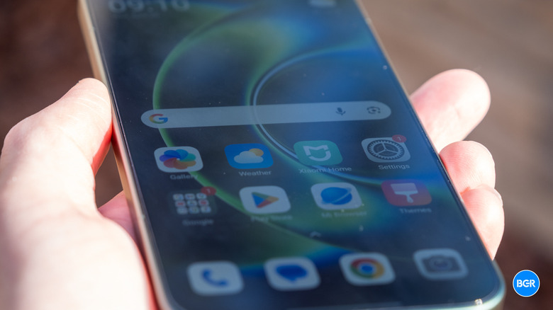 Close-up of the Xiaomi 17 Ultra's high-brightness LTPO AMOLED display.
