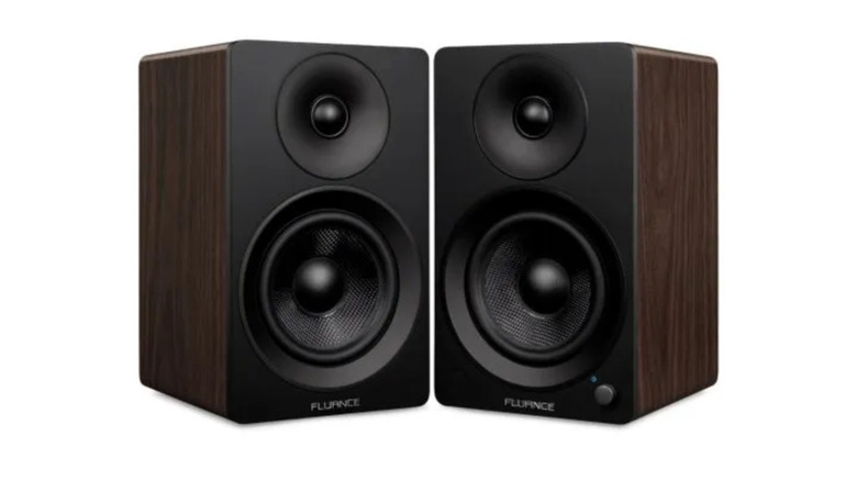 A pair of Fluance Ai41 bookshelf speakers.