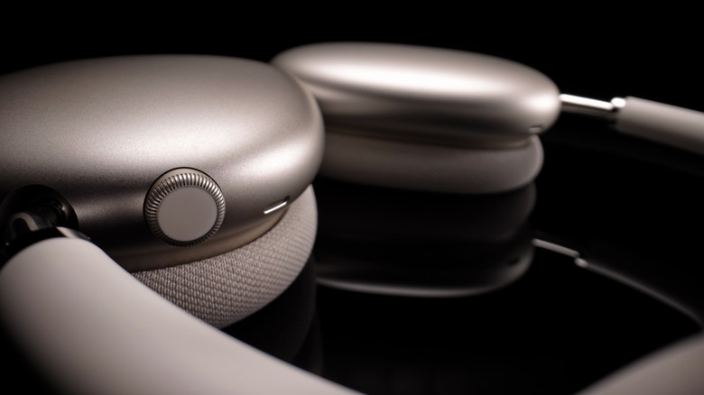 Apple AirPods Max 2 headphones displayed on a black background.
