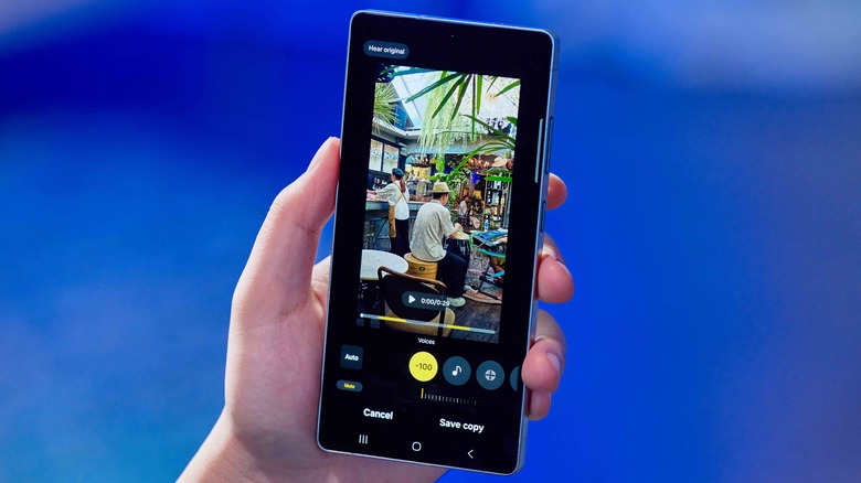 A person holding the titanium-framed Samsung Galaxy S25 Ultra.