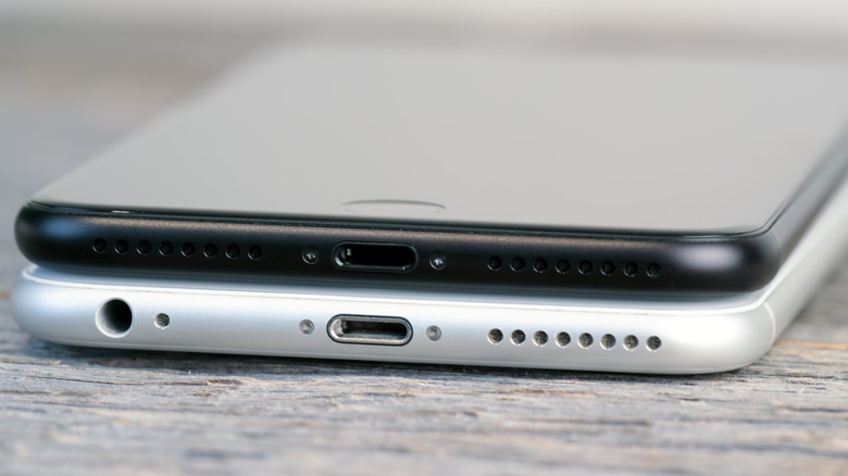 A side-by-side view of an iPhone 7 resting on top of an iPhone 6.