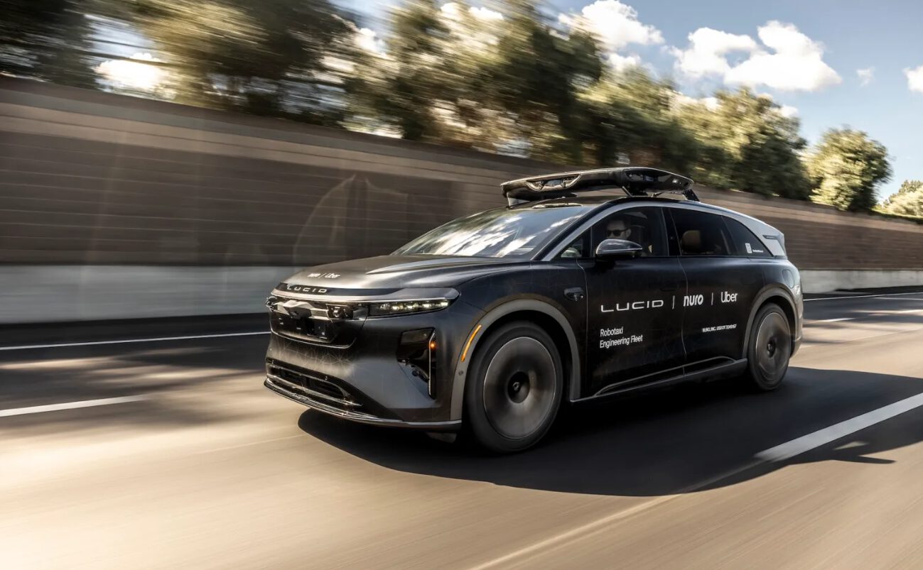 Uber Robotaxi Pilot: Nuro AI Powers Lucid Gravity