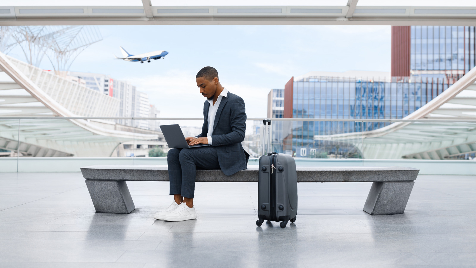 Airport Wi-Fi Safety: 5 Essential Habits for Travelers