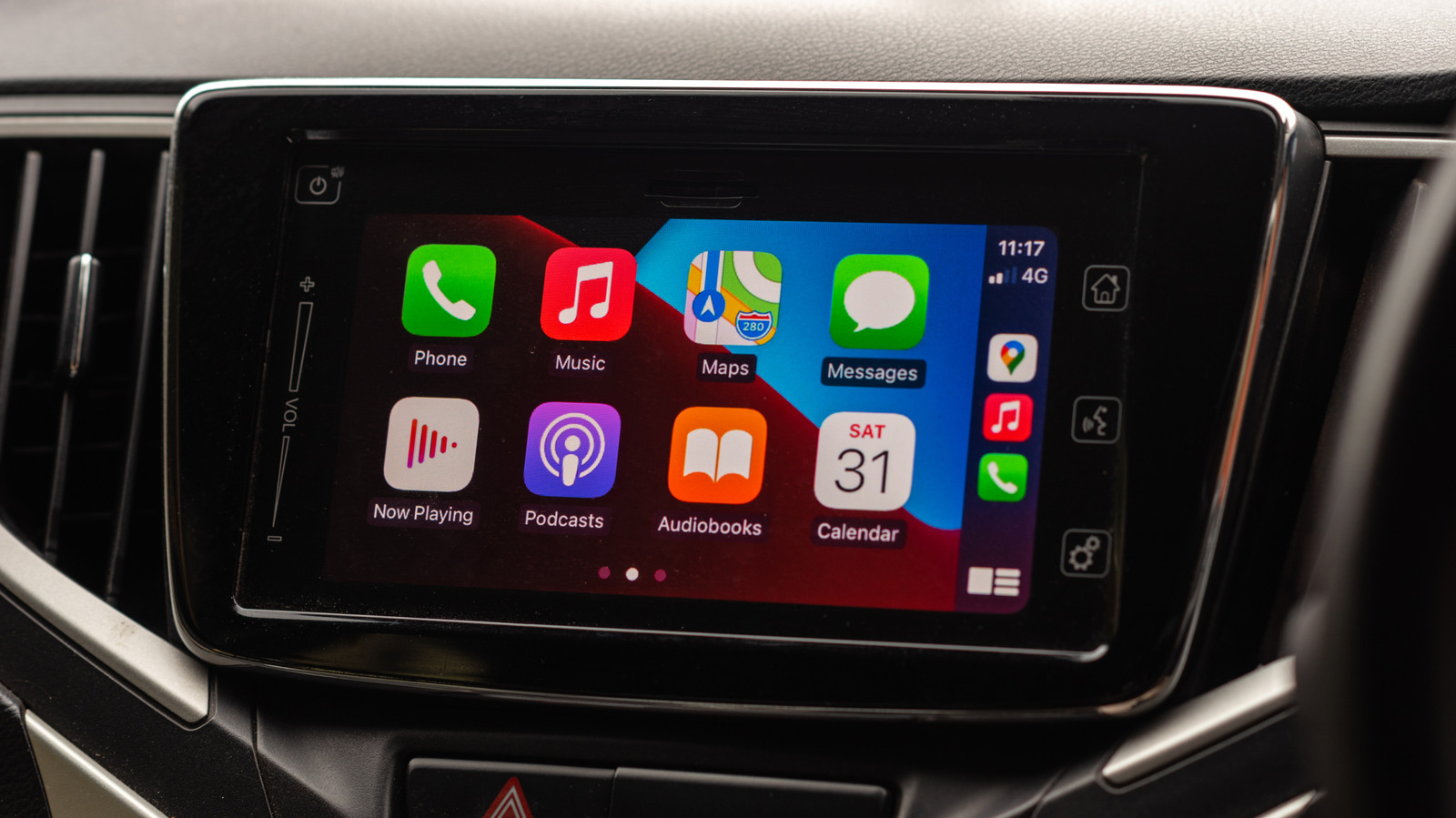 CarPlay AI Assistants: Siri vs ChatGPT in iOS 27