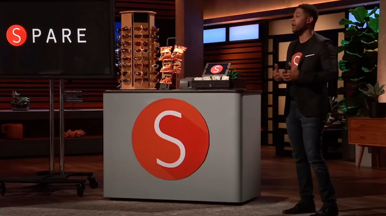 Founder D'Ontra Hughes presenting the Spare virtual ATM app on the Shark Tank stage.