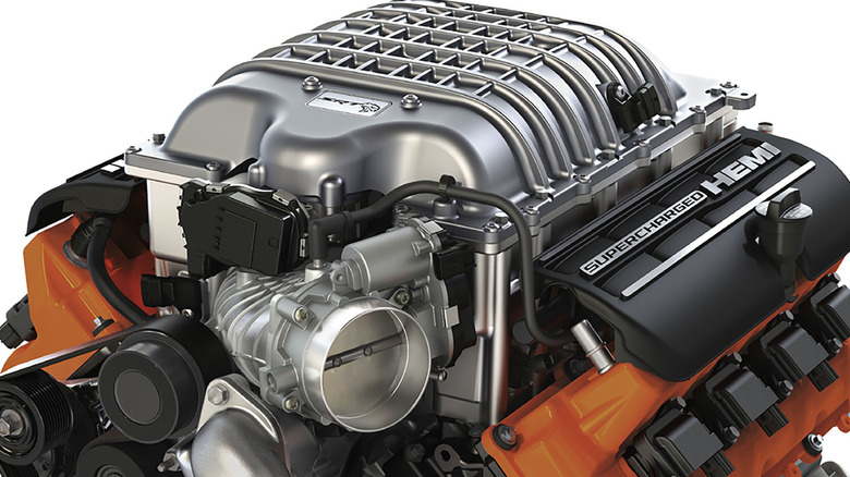 Side profile of the standard 717-horsepower Dodge Hellcrate 6.2L engine.