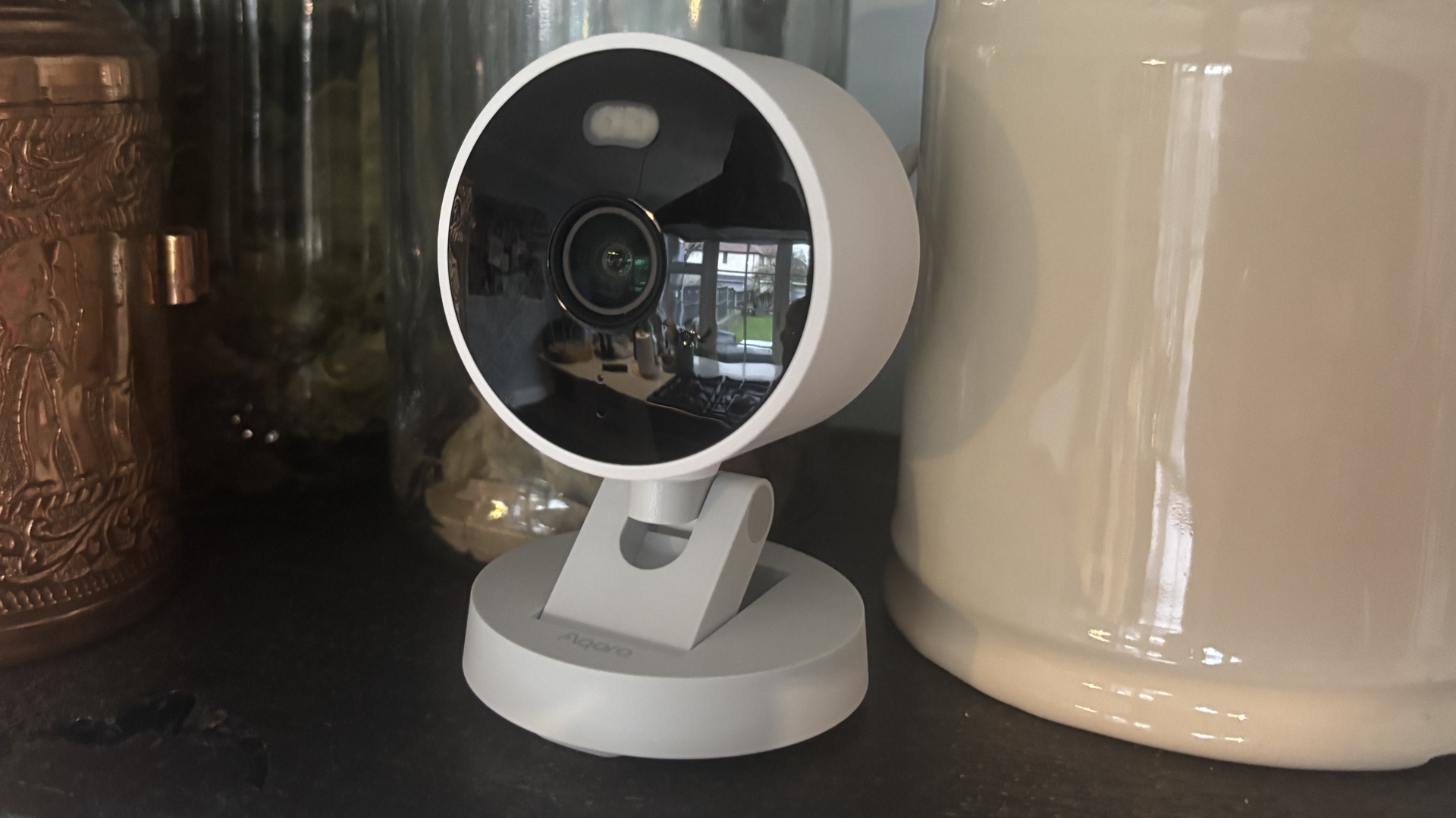 Close-up of the Aqara G100 camera hardware emphasizing its sturdy build and mounting mechanism.